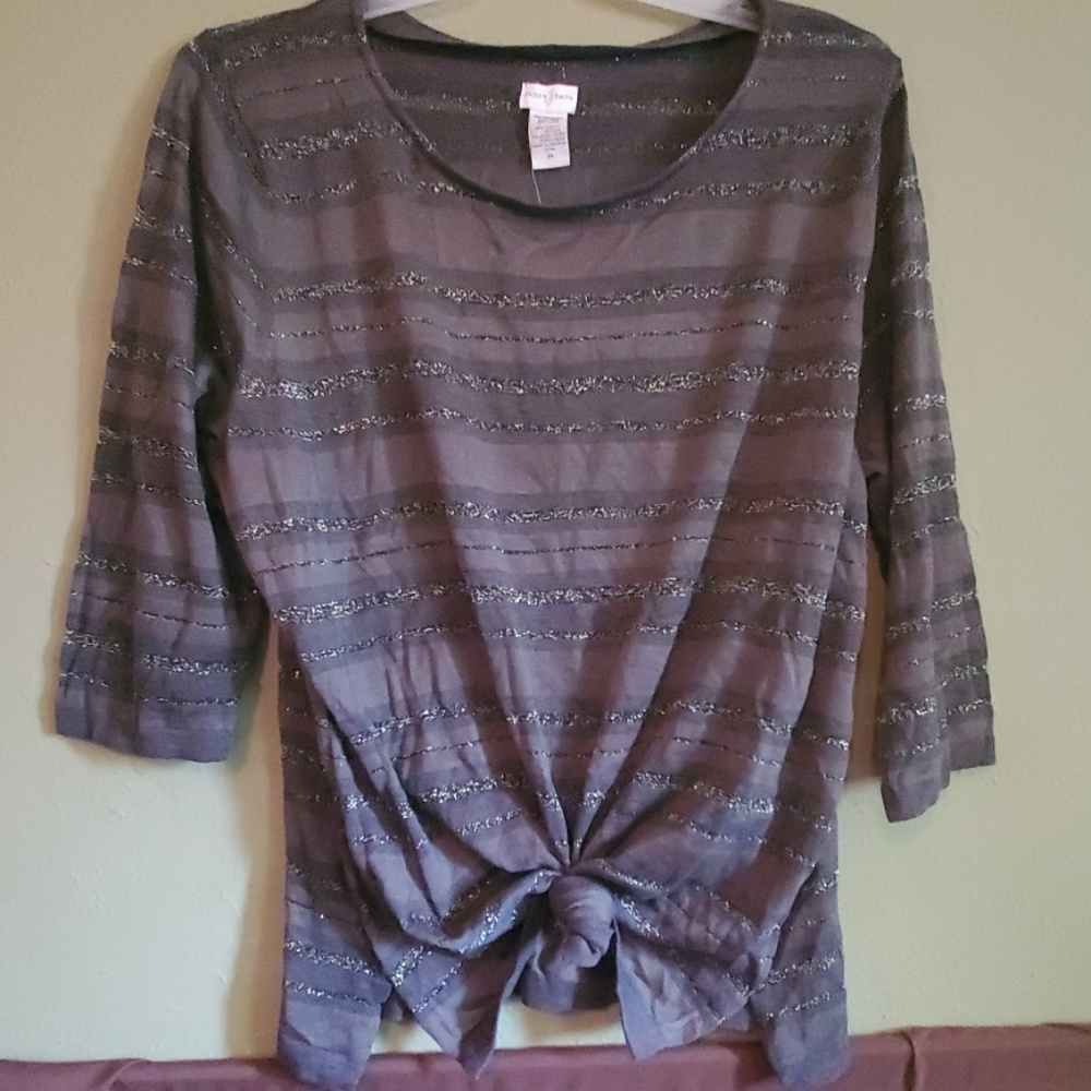 Shinny grey and silver thin sweater.